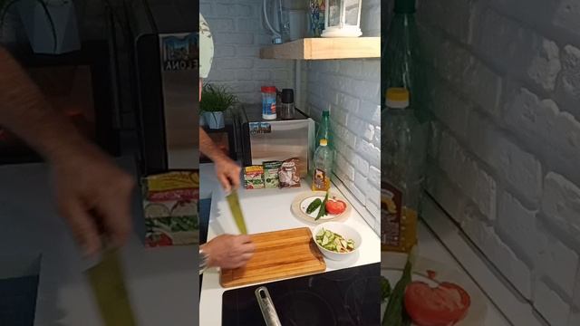 Готовим с Котом Лёгкий Салатик🥗 🐯