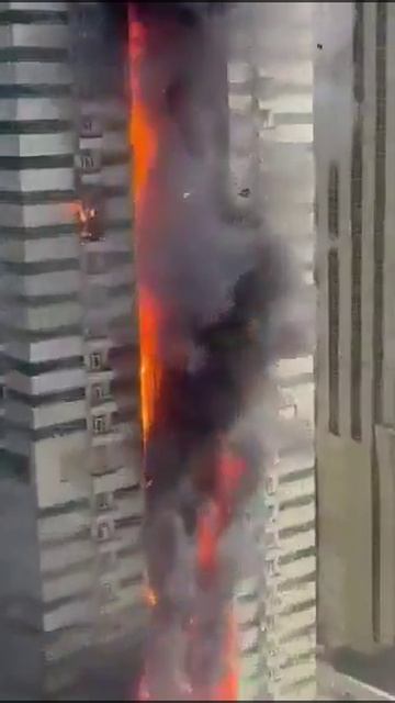 В Дубае вспыхнул крупный пожар в небоскребе