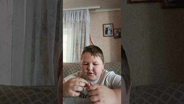 распоковываю на видео покетики из акции магазина петёрочка