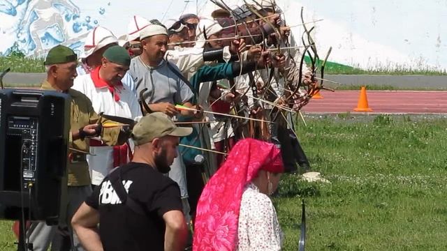 Стрельба из традиционного лука в мишень