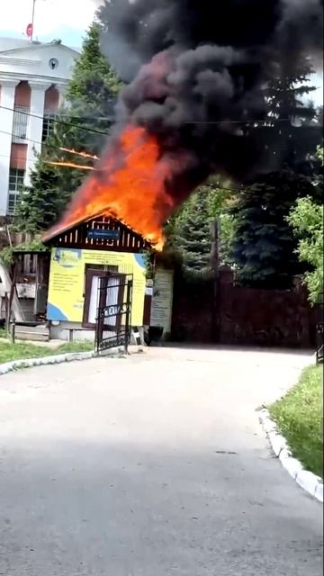 Горит домик на пиратском острове