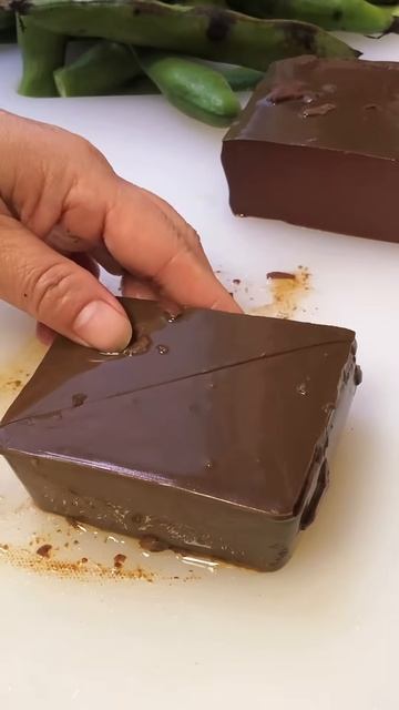Cut the pudding using a knife #shorts