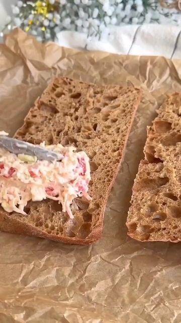 Брускетта с крабом и авакадо
