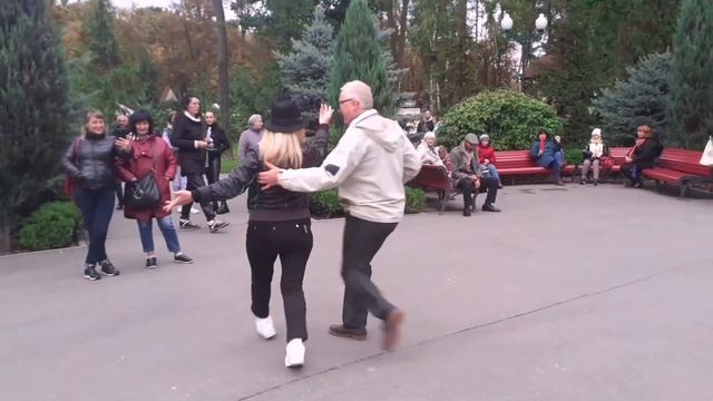 АХ, ВЫ НОЧИ ТЁМНЫЕ!💃🕺👍_ТАНЦЫ В ПАРКЕ ГОРЬКОГО ХАРЬКОВ СЕНТЯБРЬ 2021
