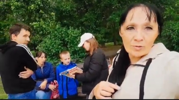 Посылочку с Ozona.Музыка  в душе..Шикарный огород наш)..Ульяша готовит беляши..
