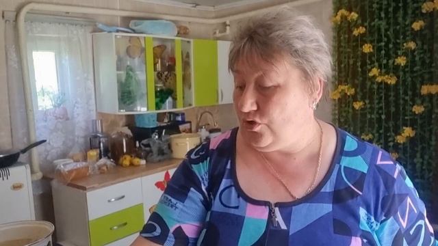 Коля косит траву.Я готовлю гороховый суп. Наш гостевой домик!