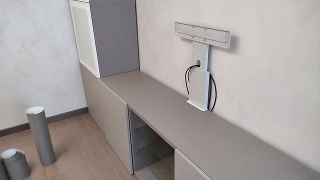 Оклейка стенки пленкой