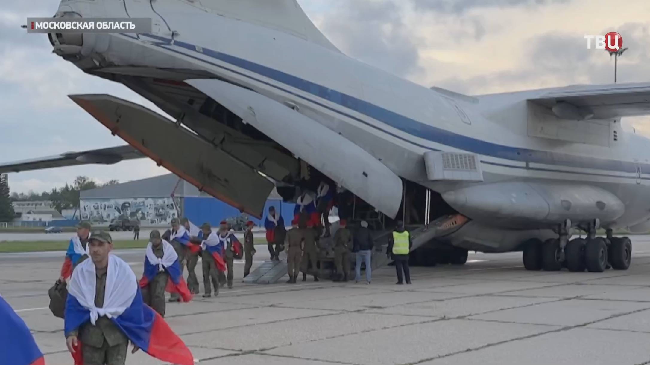 Российские военные вернулись из украинского плена на родину / События на ТВЦ