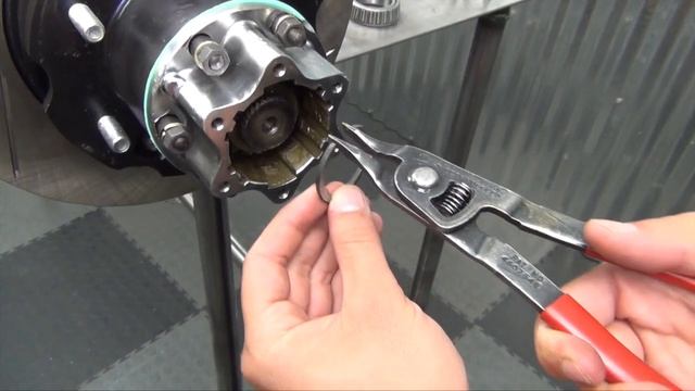 How To Rebuild A Toyota 4X4 Solid Front Axle (Part 9) Aisin Locking Hub Installation
