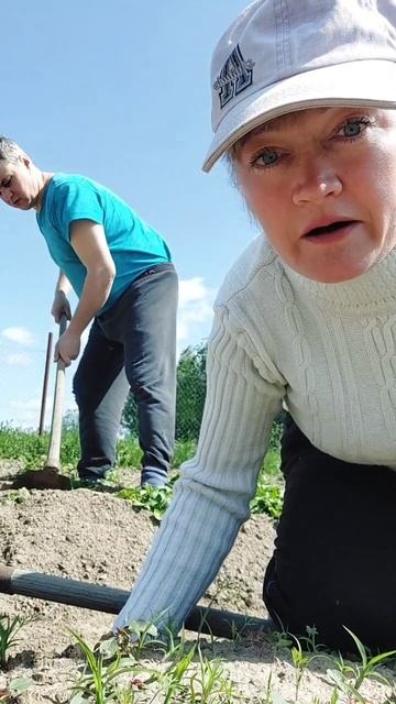 Я на огородно-полевых  работах.