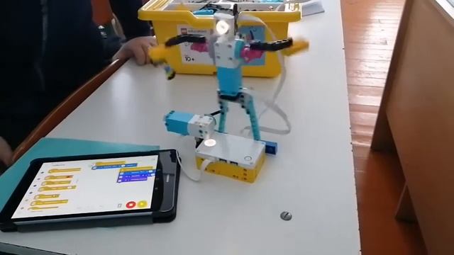 Роботоиехника с Lego spike prime.mp4