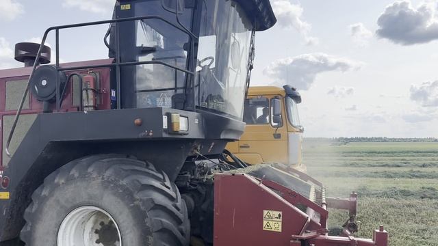 Труд и гармония на нижегородских полях 🌿🚜 
Летние полевые работы в разгаре!