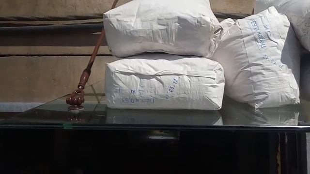 Испытание стеклянного козырька 250кг нагрузки