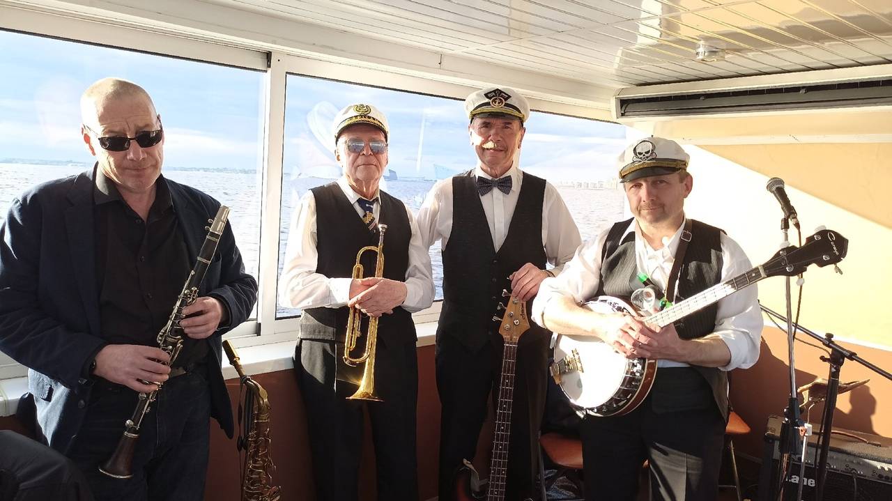 14.06. «Old river’s band» Михаила Городецкого. Верхняя палуба: Джазовый Пароход Джаз-клуба "КВАДРАТ"