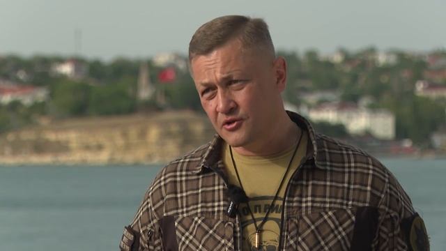 Слёзы в «бегемоте», учебники ненависти и война дронов: Ян Ганин о войне без надрыва и пафоса