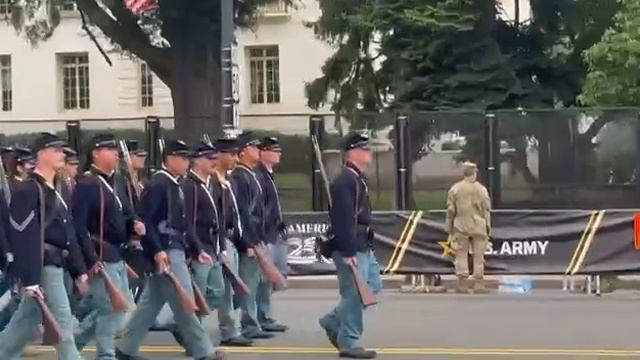 Вашингтон. Парад, посвящённый 250-летию армии США и 79-му дню рождения Трампа