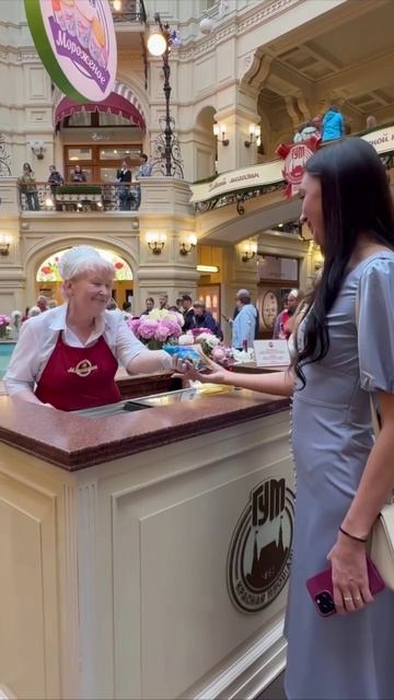 🍦В ГУМе в честь Дня медицинского работника врачей угощают бесплатным мороженым🍦