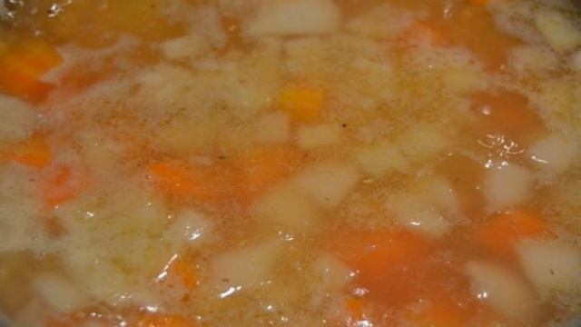 Чечевичный суп в хлебе