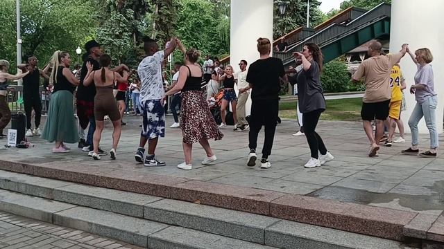 Танцы  в парке Горького 2024