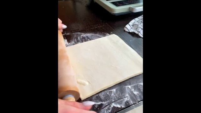 Ароматные яблочные слойки