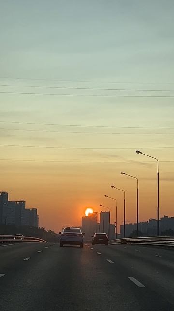 Рассвет в Москве