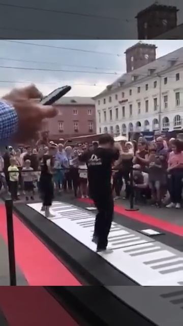 Музыка ногами