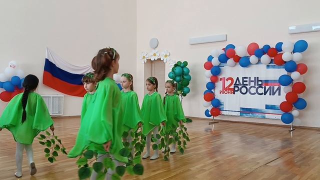 Танец девочек "Озёра синие" на день России 2025 г