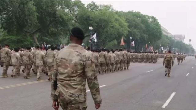 В США проходит парад в честь 250-летия американской армии.

В параде принимают участие восемьдесят ч