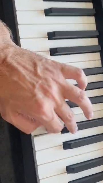 Ремонт цифрового пианино ROLAND FP30 c жалобами не включается
