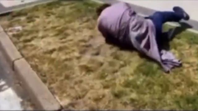 Полицейские в Кишиневе швырнули священника на землю — он участвовал в шествии противников ЛГБТ*