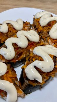 Горбуша под овощами с соусом Тартар