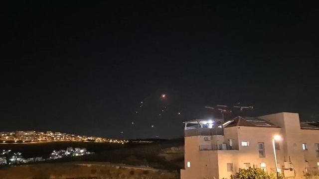 🇮🇷💥🇮🇱Иран запустил ракеты по Израилю !!!