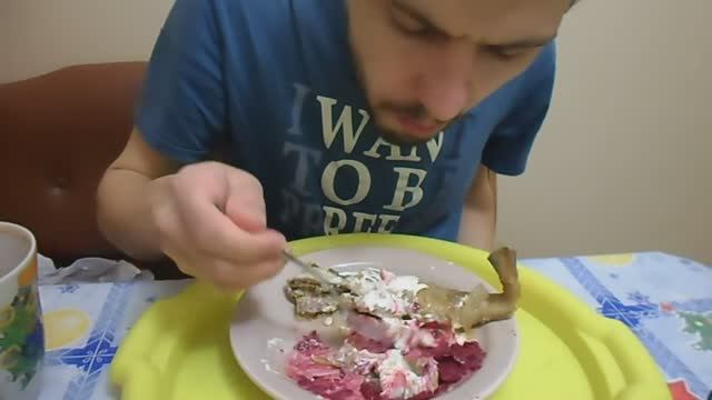ОБЖОР ЖАРЕНЫЙ ХЕК С РЕПЧАТЫМ ЛУКОМ, СВЁКЛА С ЧЕСНОКОМ