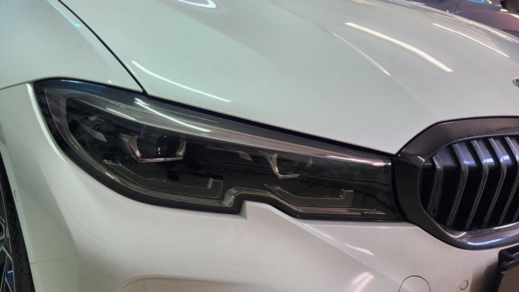 BMW 3 - притемнили фары полиуретановой плёнкой