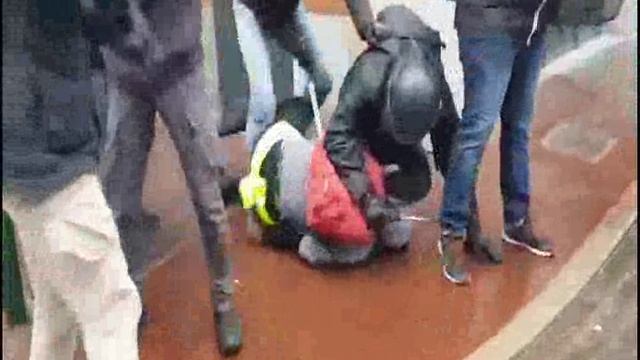 ЖЕЛЕЗНЫЕ дубинки у европолиДЗаев.