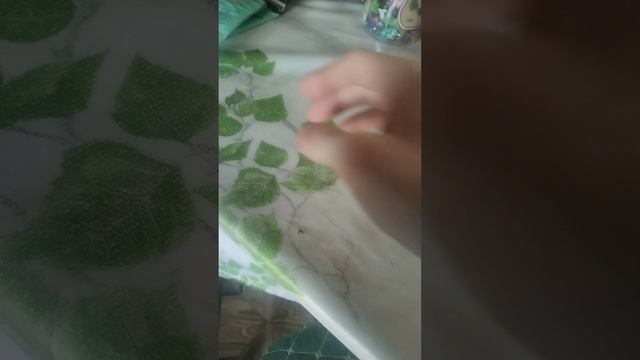 Я заметил на упаковках от вафли волшебник изумрудного города надписи
