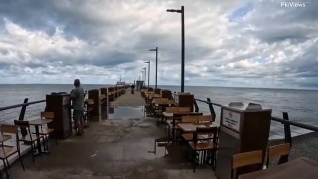 Сочи Лазаревское Центральный пляж сегодня 15 июня 2025. Обстановка на пляже, какая погода и пляж