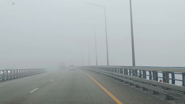 Город-хамелеон: утренний туман, дневное солнце. Какое лицо настоящее?
