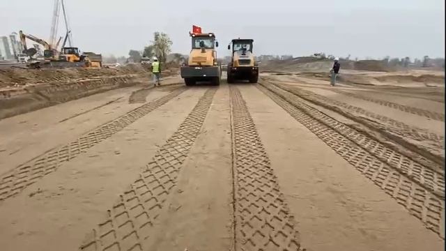 SANY SSR120C-10S проведение сравнения с XCMG's XS123 на объекте во Вьетнаме (второе)