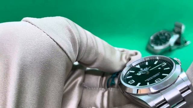 2 Rolex Explorer (сравнение старого и редкого ref.14270 “Blackout” и нового ref.124270)
