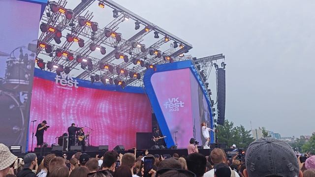 Юлия Савичева - Каплями (VKfest 2025)