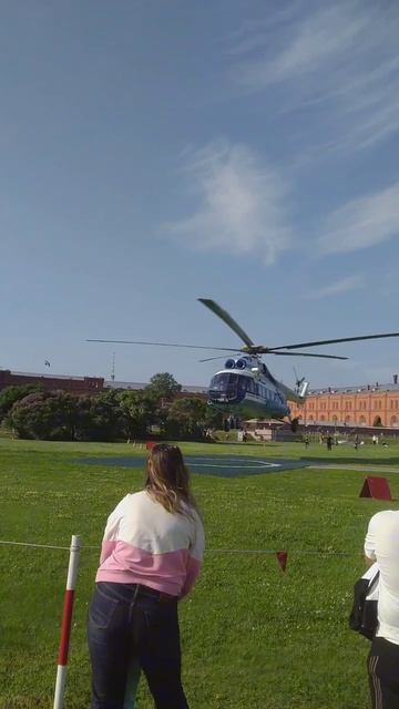 Вертолет в Петропавловской крепости
