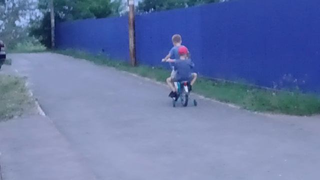 Учимся кататься на велосипеде