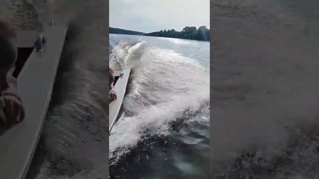 Лодка Striker X4 на ходу