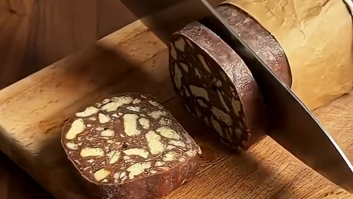 Десерт детства «Шоколадная Колбаса»...🍪🍫🍵😋    Рецепт в описании ✍️