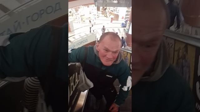 БОМЖИК В ЩУКЕ.