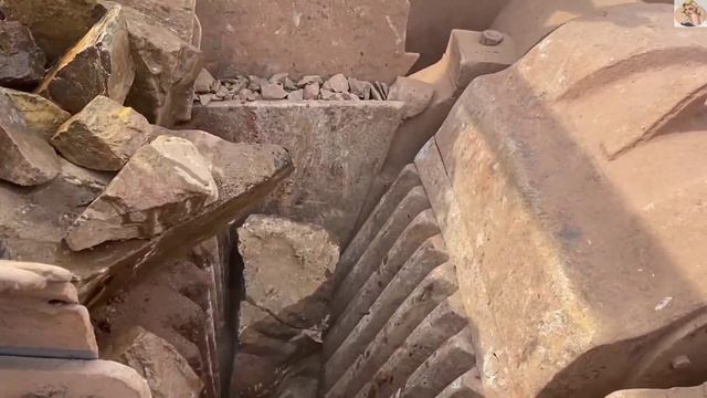 Строительство, дробление щебёнки