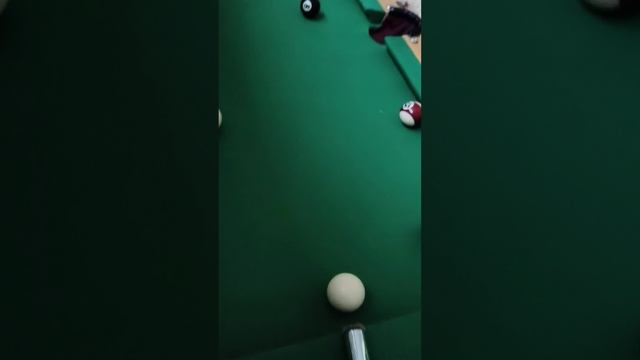 Боря и Фёдор играют в бильярд