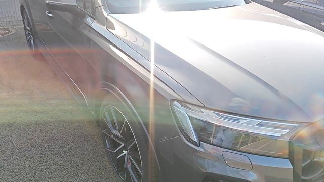 AUDI Q7 2025