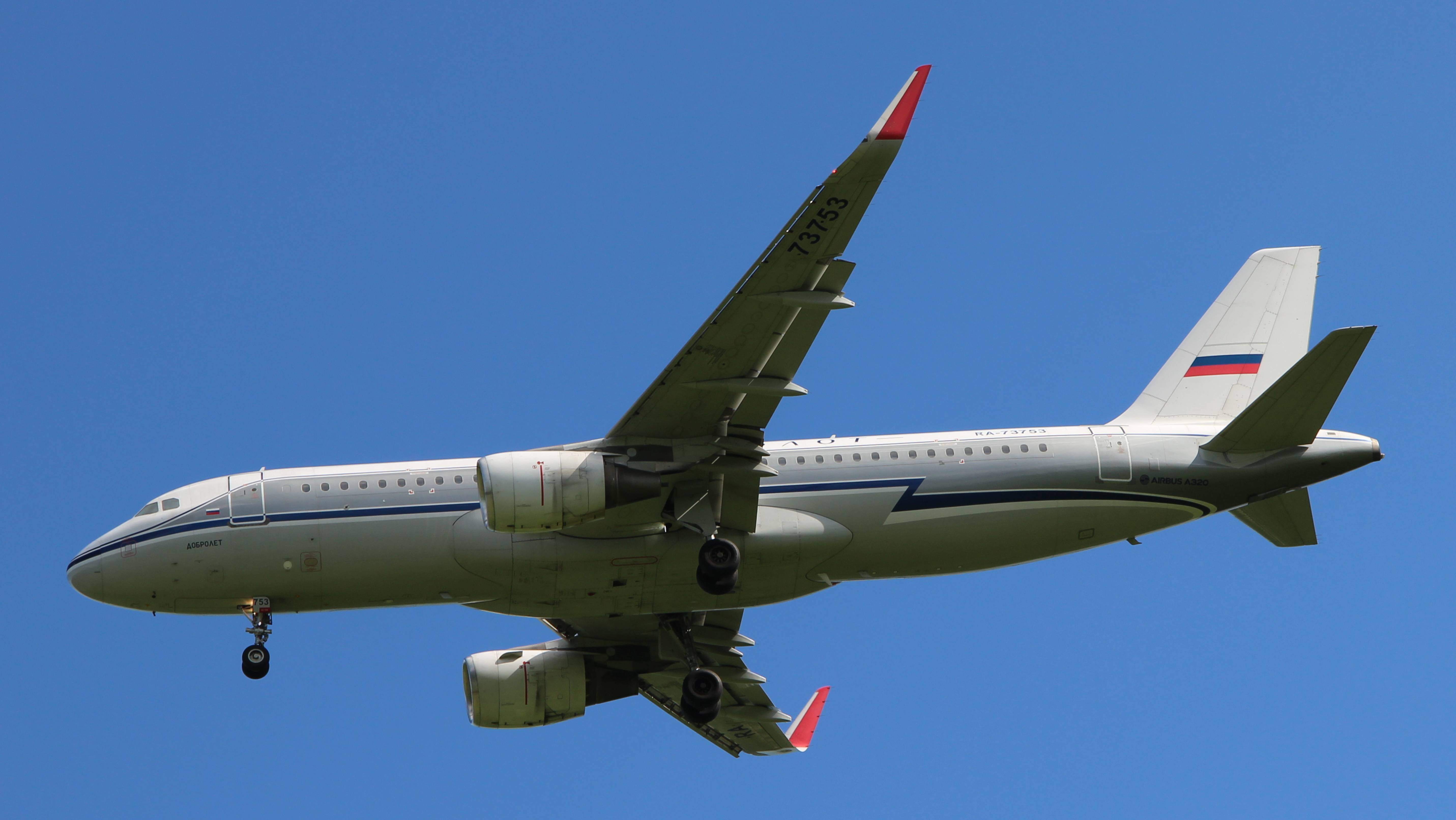 RA-73753   A320-214